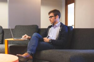 30代女性がフリーランスで本当に稼げるか、成功の秘訣は？